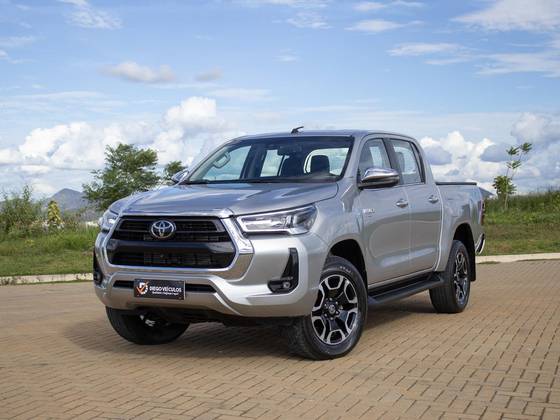 TOYOTA HILUX 2.8 D-4D TURBO DIESEL CD SRX 4X4 AUTOMÁTICO